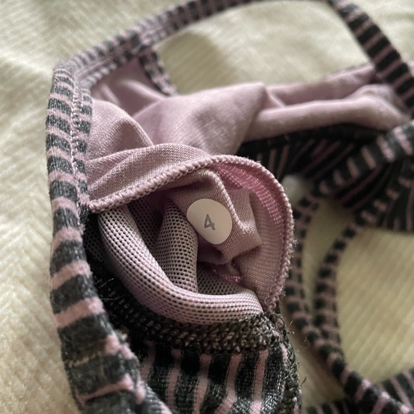Lululemon sports bra, open back size 4 - Picture 3 of 3